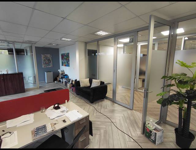 96M² OFFICE TO LET IN BRYANSTON